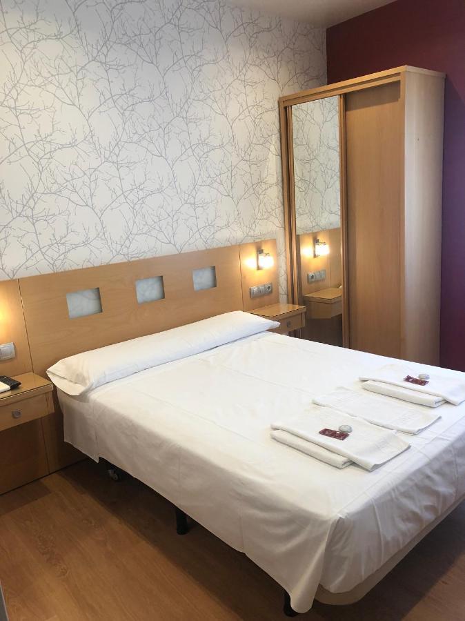 Hostal Rias Bajas Madrid Bagian luar foto