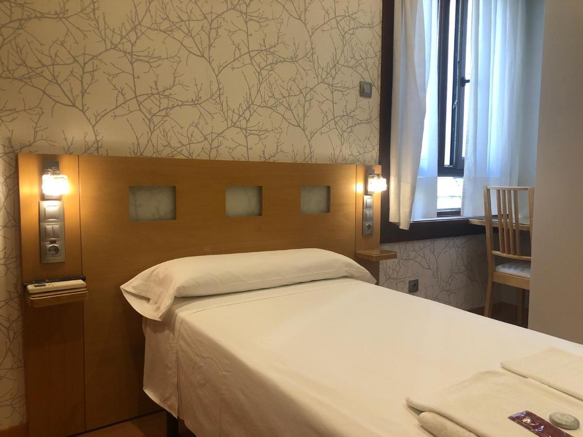 Hostal Rias Bajas Madrid Bagian luar foto