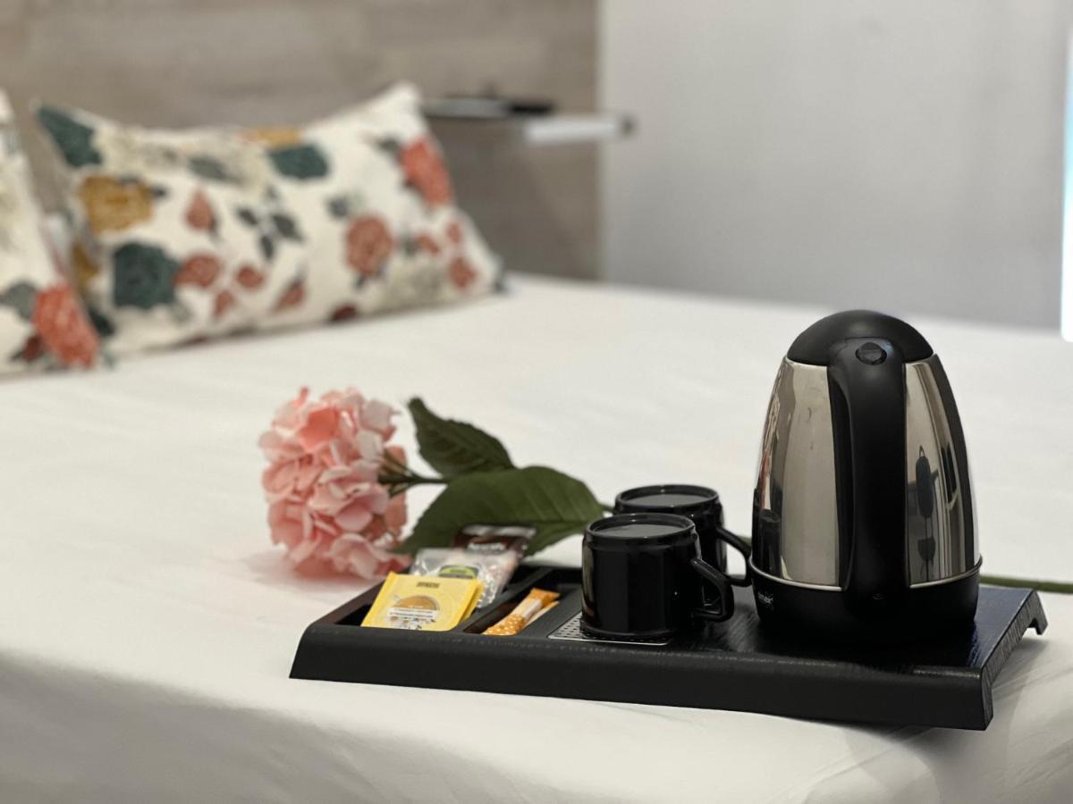 Hostal Rias Bajas Madrid Bagian luar foto