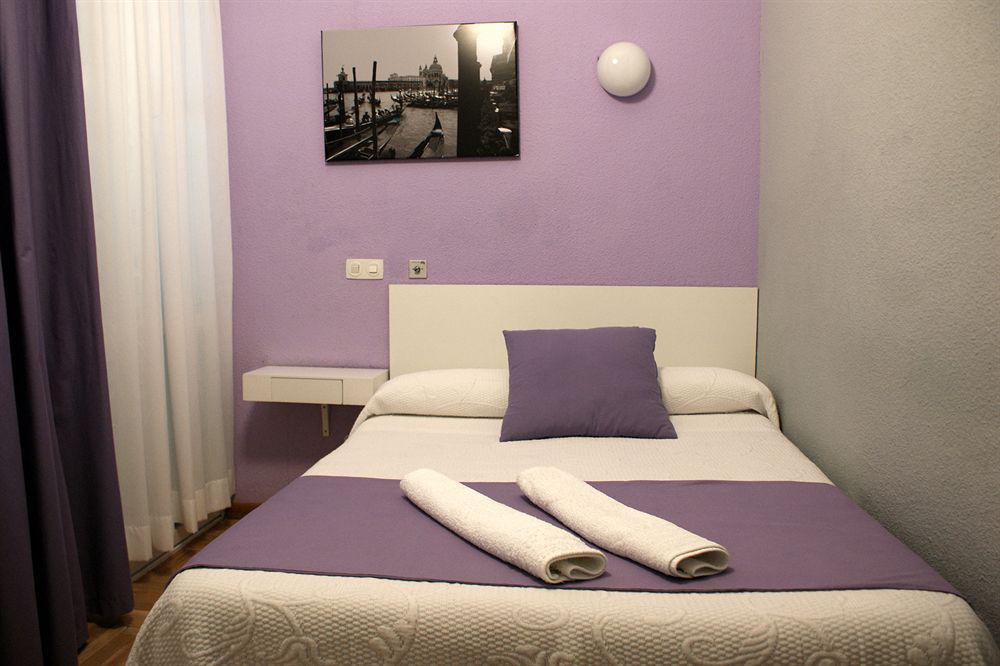 Hostal Rias Bajas Madrid Bagian luar foto