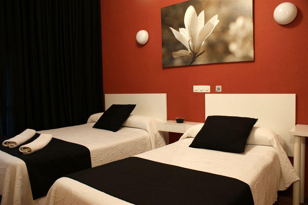 Hostal Rias Bajas Madrid Bagian luar foto