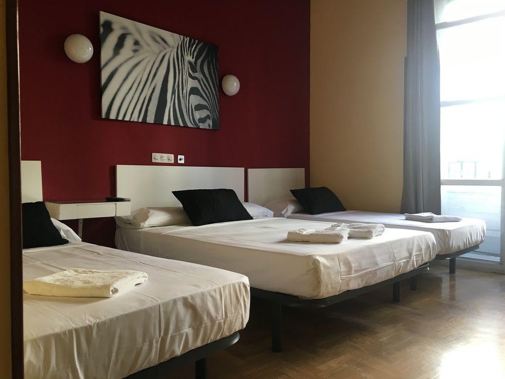 Hostal Rias Bajas Madrid Bagian luar foto