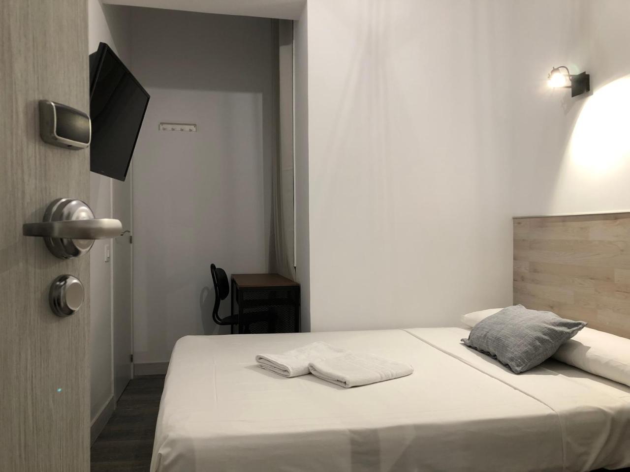 Hostal Rias Bajas Madrid Bagian luar foto