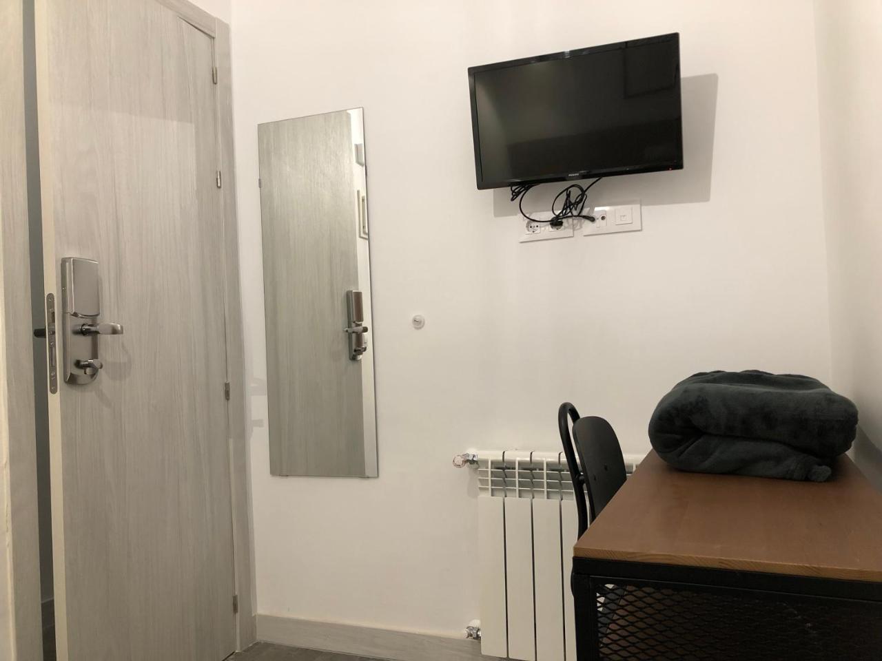 Hostal Rias Bajas Madrid Bagian luar foto