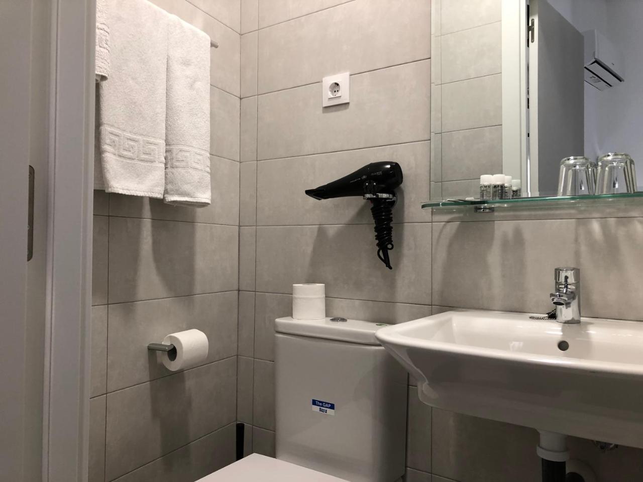 Hostal Rias Bajas Madrid Bagian luar foto