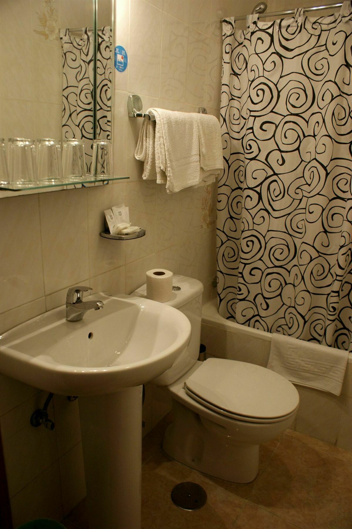 Hostal Rias Bajas Madrid Bagian luar foto