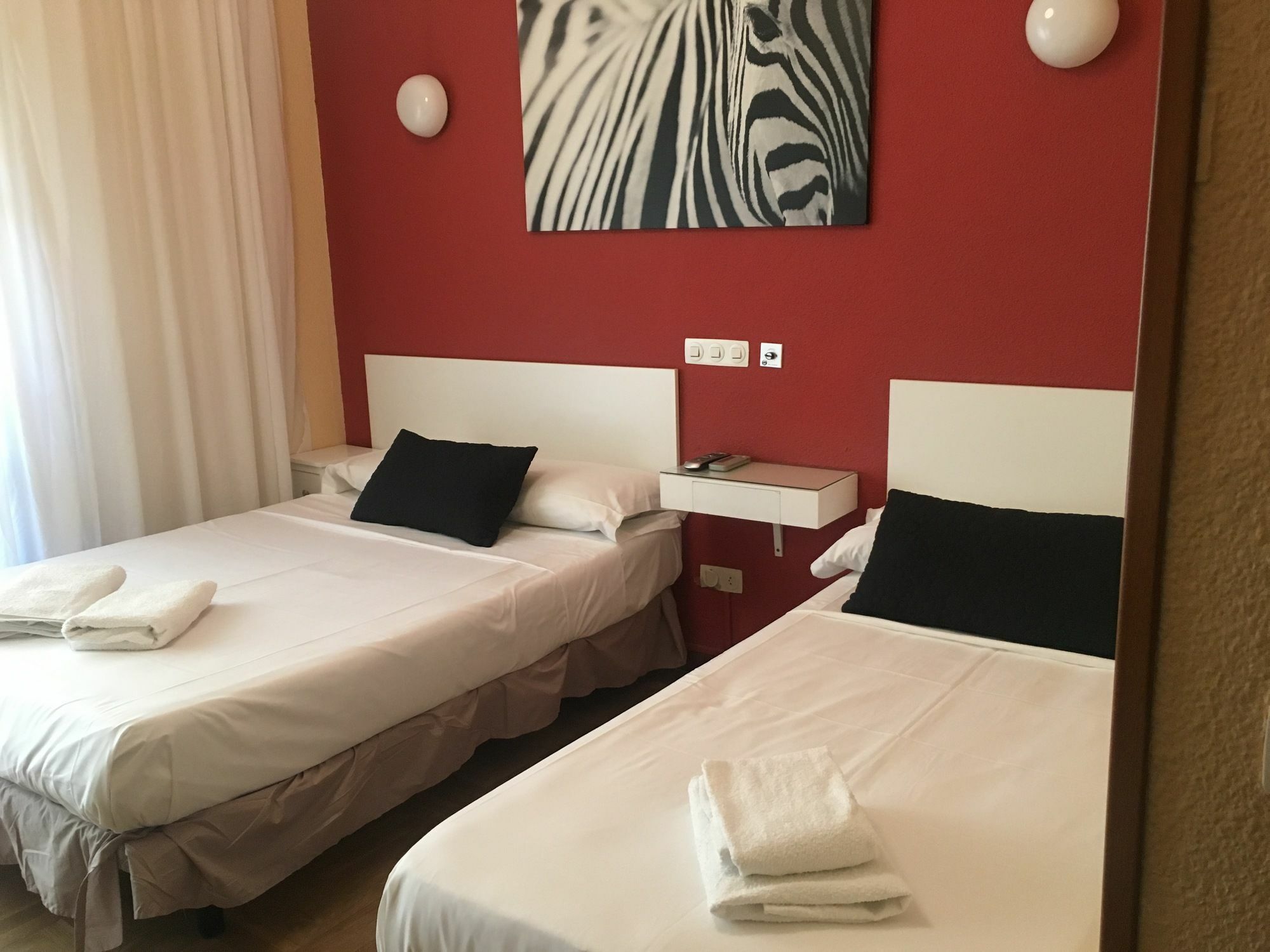 Hostal Rias Bajas Madrid Bagian luar foto