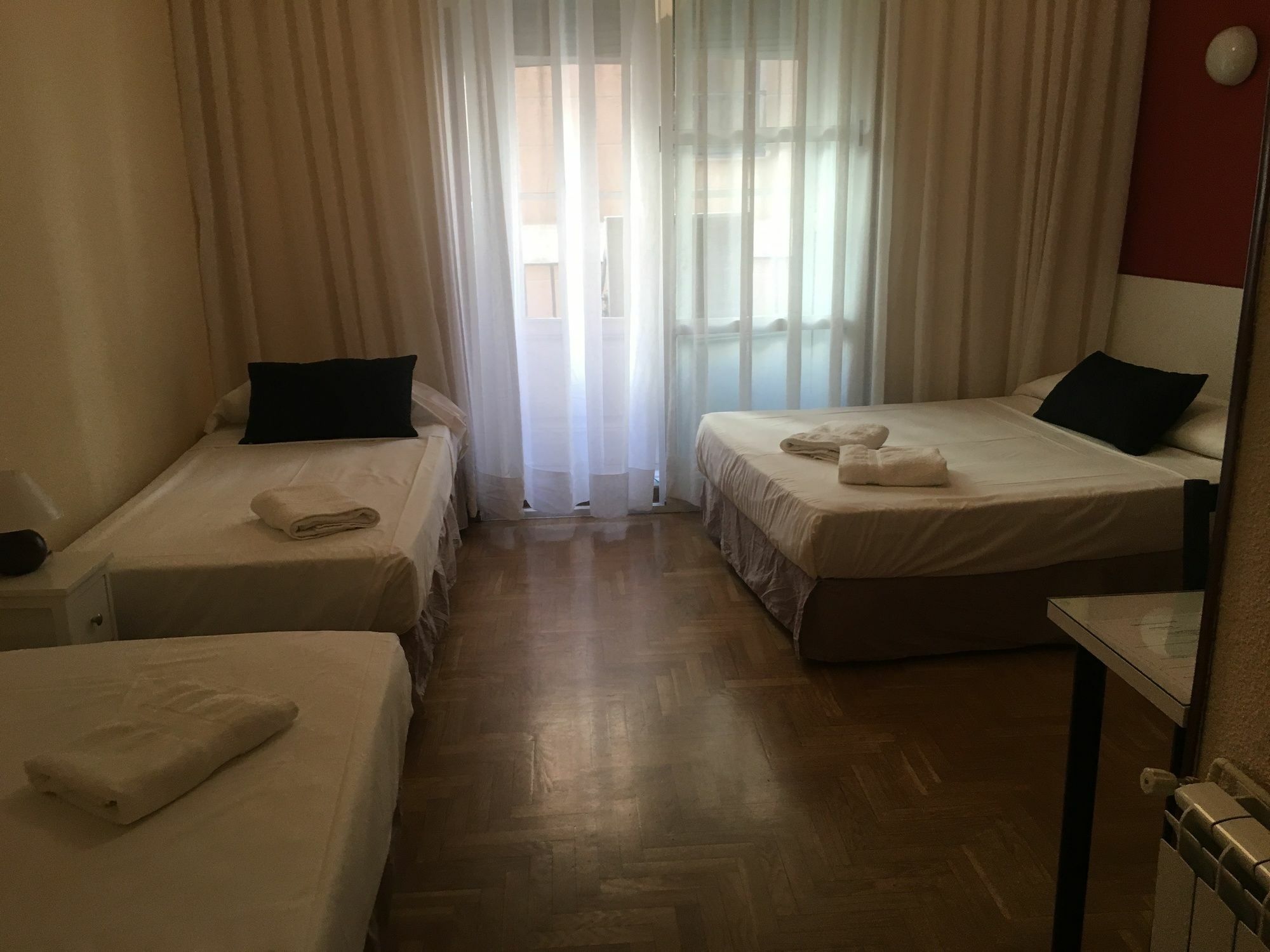 Hostal Rias Bajas Madrid Bagian luar foto
